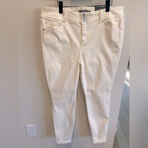 Torrid Cream Skinny Jeggings NWT
